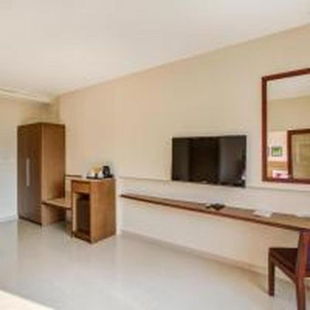 Jk Residency Kelakam Otel Dış mekan fotoğraf